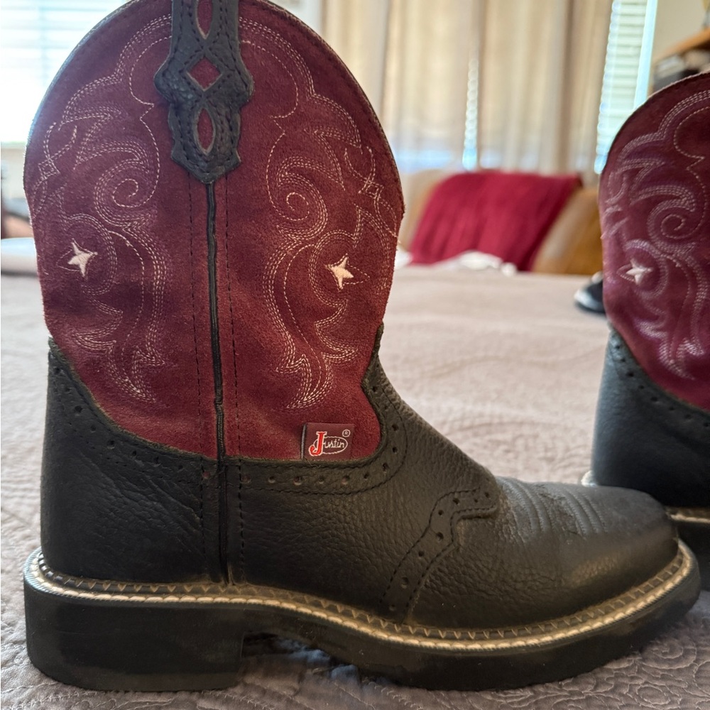 Justin Boots Black and Burgundy Heeled Boots